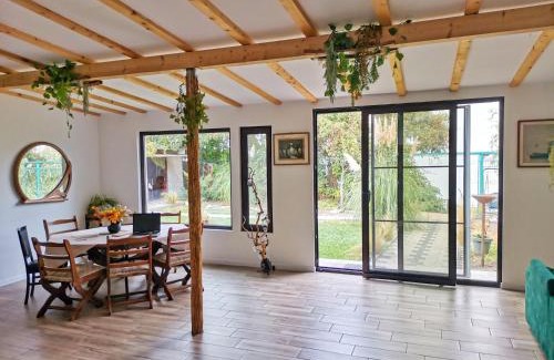 Navodari House | Vila Lac III: Guest Rated 10/10 with Pet-Friendly Amenities