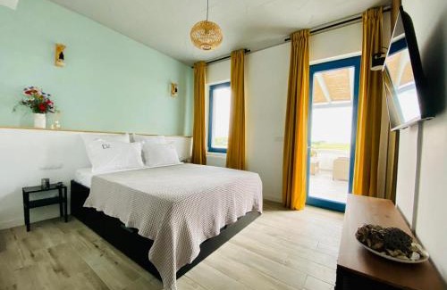 Murighiol Villa | Inviting Vila Lac: 4-Star Hotel with Hot Tub & Family Amenities
