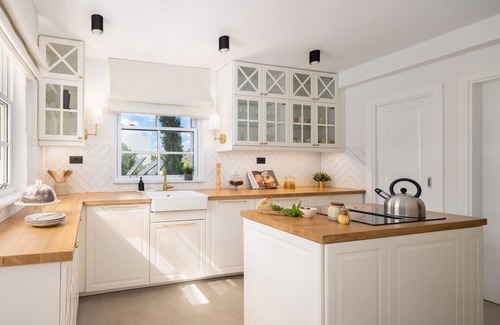 Razanj Villa | Vila Leylandii in Razanj