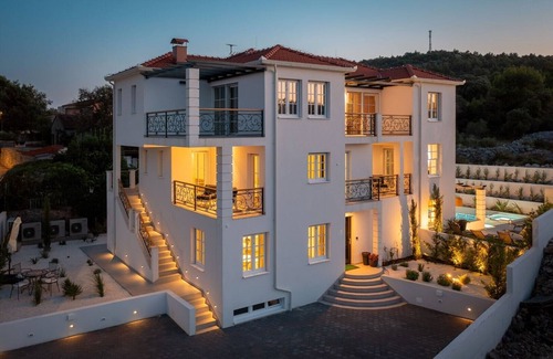 Razanj Villa | Vila Leylandii in Razanj