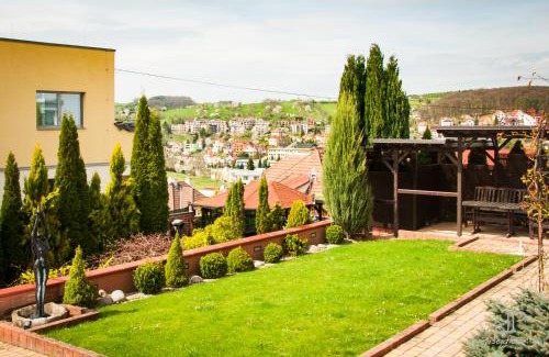 Luhacovice Apartment | Relaxing Vila Magnolie: 4-Star Stay with Spa & Breakfast