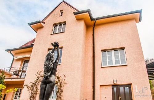 Luhacovice Apartment | Relaxing Vila Magnolie: 4-Star Stay with Spa & Breakfast