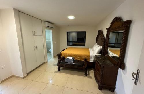 Megido Villa | Relaxing Vila Manor: Family-Friendly with Pool & Kitchen