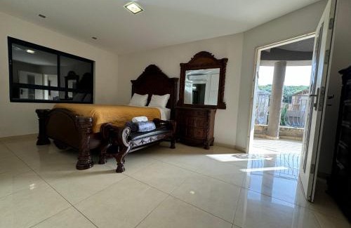 Megido Villa | Relaxing Vila Manor: Family-Friendly with Pool & Kitchen