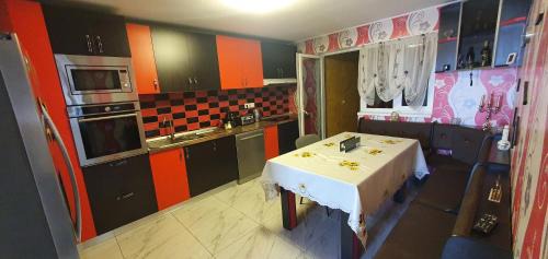 Sinmartin Villa | Experience Mario: Pet-Friendly Retreat with Hot Tub Bliss
