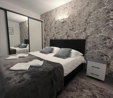 Sura Mica House | Pet-Friendly Vila Mirela: Perfect for Families and More