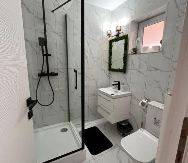 Sura Mica House | Pet-Friendly Vila Mirela: Perfect for Families and More