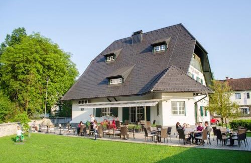 Lasko House | Explore Vila Monet: Family-Friendly Stay with Top Amenities