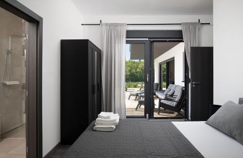 Divsici Villa | Oceanfront Vila Nora: Guest Rated 9.7/10 with Pool Access