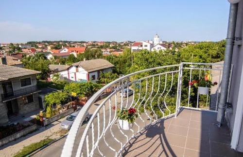 Techirghiol House | Vila Onasis: Guest Rated 9/10 & Family-friendly Amenities