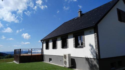 Predni Vyton House | Discover Vila Pasečná - Lipno: 4-Star Oceanfront Retreat