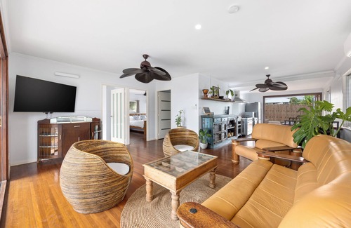 Fraser Coast House | Seaside Escape at Vila Paus Dua - Beachfront Haven