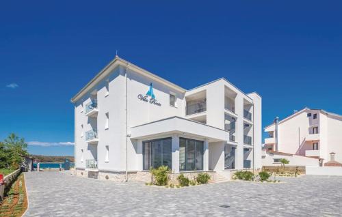 Punat Apartment | Vila Ponte: 4-Star Oceanfront Escape with Pool & Views