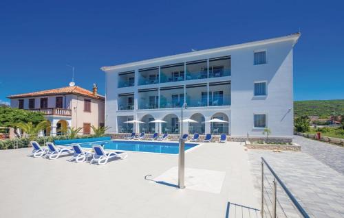 Punat Apartment | Vila Ponte: 4-Star Oceanfront Escape with Pool & Views
