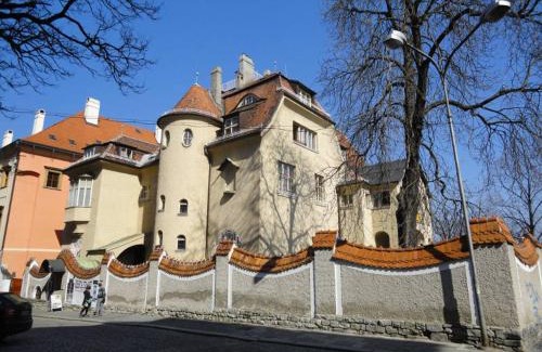 Olomouc Apartment | Explore Vila Primavesi: Top-Rated Stay with Hot Tub