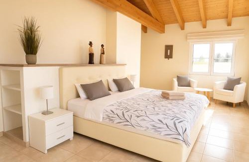 Silves Bed & Breakfast | Experience Vila Relaxmountain: 4-Star Poolside Retreat
