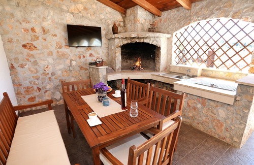 Drvenik Mali Villa | Top-Rated Vila SanAdrija with Oceanfront Pool in Trogir