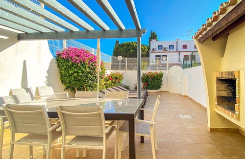 Vilamoura House | Villa Shradhala: Oceanfront Retreat with Shared Pool & Spa