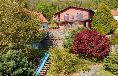Svoboda nad Upou Villa | Experience Vila Sluneční stráň: 4-Star Stay with Pool & Hot Tub