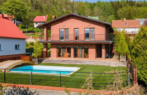Svoboda nad Upou Villa | Experience Vila Sluneční stráň: 4-Star Stay with Pool & Hot Tub
