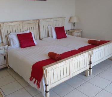 Gueima House | Vila Sol - Pet-Friendly Retreat with Ocean Views