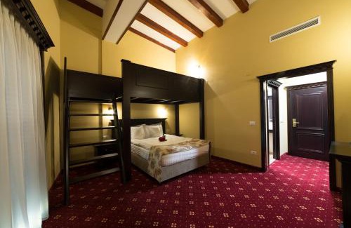 Alba Iulia House | Oceanfront Vila Steaua Nordului with Scenic Pool Views