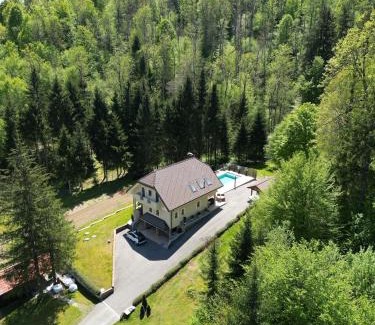 Postojna Villa | Vila Tin & Koča Tin