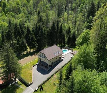 Postojna Villa | Vila Tin & Koča Tin