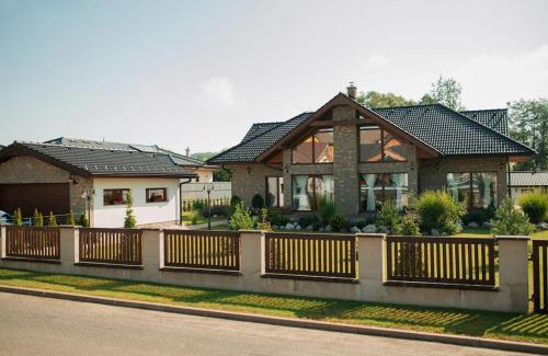 Velka Lomnica Villa | Inviting Vila Tomas: Family-Friendly with Hot Tub Access