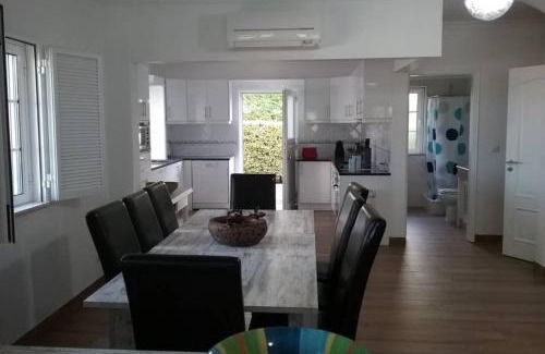 Castro Marim Villa | Guest Rated Vila Verde: Oceanfront Retreat with Pet-Friendly Perks