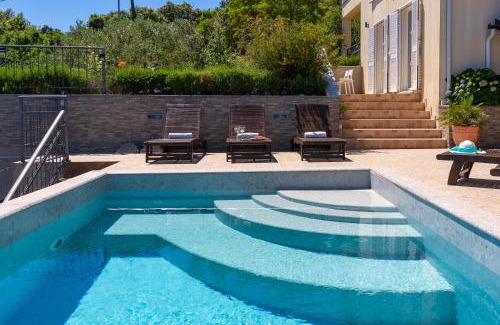 Cove Donja Krusica (Donje selo) Apartment | Vila Vita: Exceptional Oceanfront Escape with Pool & Breakfast