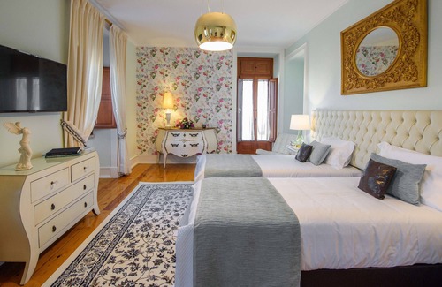 Eugaria Bed & Breakfast | Experience Vila Vitorino: 4-Star Getaway with Pool & Spa