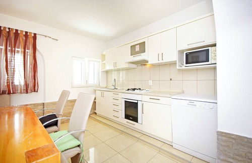 Vrgorac House | Tranquil Villa with Heated Pool and Jacuzzi Awaits You