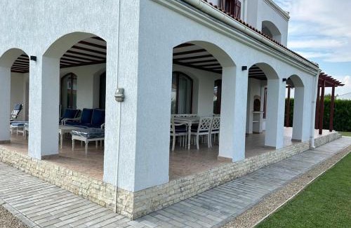 Mamaia-Sat Villa | Indulge at Vila Y2 in Arena Regia Residence with Ocean Views