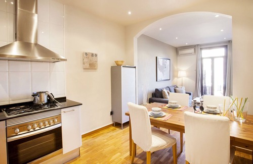 Sant Antoni Apartment | Explore Viladomat Eixample Apartment with Family-Friendly Amenities