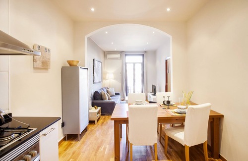 Sant Antoni Apartment | Explore Viladomat Eixample Apartment with Family-Friendly Amenities