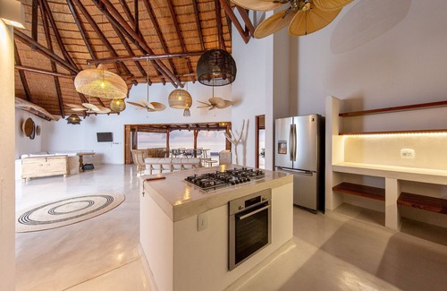 Vilanculos Villa | Oceanfront Private Beach House with Pool & Ocean View
