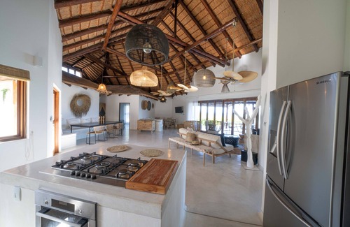 Vilanculos Villa | Oceanfront Private Beach House with Pool & Ocean View
