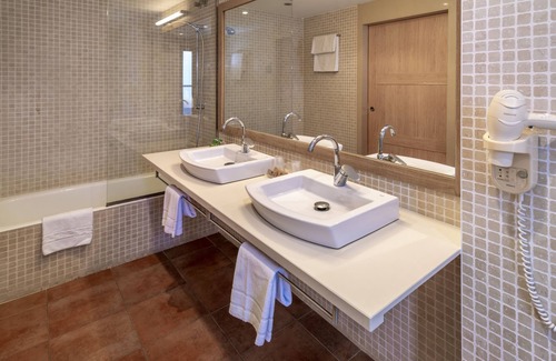 Arnes Hotel | Discover Vilar Rural d'Arnes: A 4-Star Family Retreat
