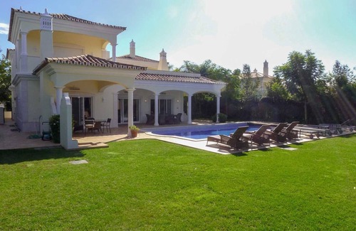 Quarteira Villa | Vilasol Villa Raffles: Guest Rated 10/10 with Ocean Views