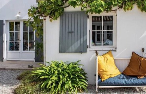 Saint-Clement-des-Baleines House | Serene Villa with Pool and Beach Access for Your Getaway