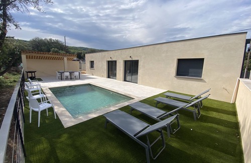 Saint-Martin-de-Valgalgues Villa | Discover Villa Contemporaine: 10/10 Stay with Pool & Pets!