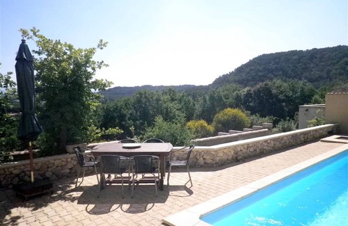 Saint-Paul-Trois-Chateaux Villa | Inviting Villa in Saint-Paul-Trois-Chateaux with Pool