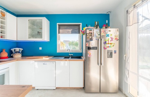 Saint-Saturnin-les-Avignon Villa | Villa 'Location En Provence' with Private Pool, Wi-Fi and Air Conditioning