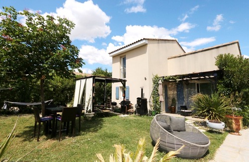 Saint-Saturnin-les-Avignon Villa | Villa Near Avignon: Family-Friendly with Private Pool