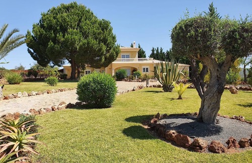 Silves House | Relax at Villa V5 with Pool, Spa & Ocean Views