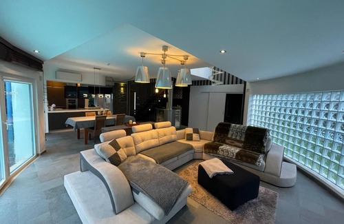 Quinta do Anjo Villa | Villa Near Lisbon: Pet-Friendly Retreat by the Sea