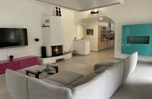 Cuers House | Villa with Pool Just 25 Minutes from the Coast