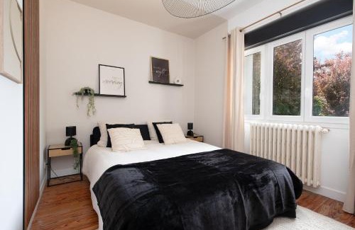 Castres Villa | Villa à Castres, Maison 10 personnes avec piscine privée, jardin et 5 chambres