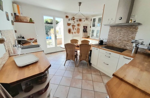 Ledenon House | Discover Villa à Ledenon with Private Pool & Family-Friendly Fun